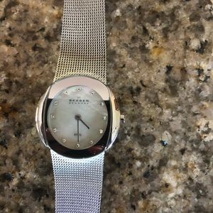 Ska gen silver and mother of pearl watch